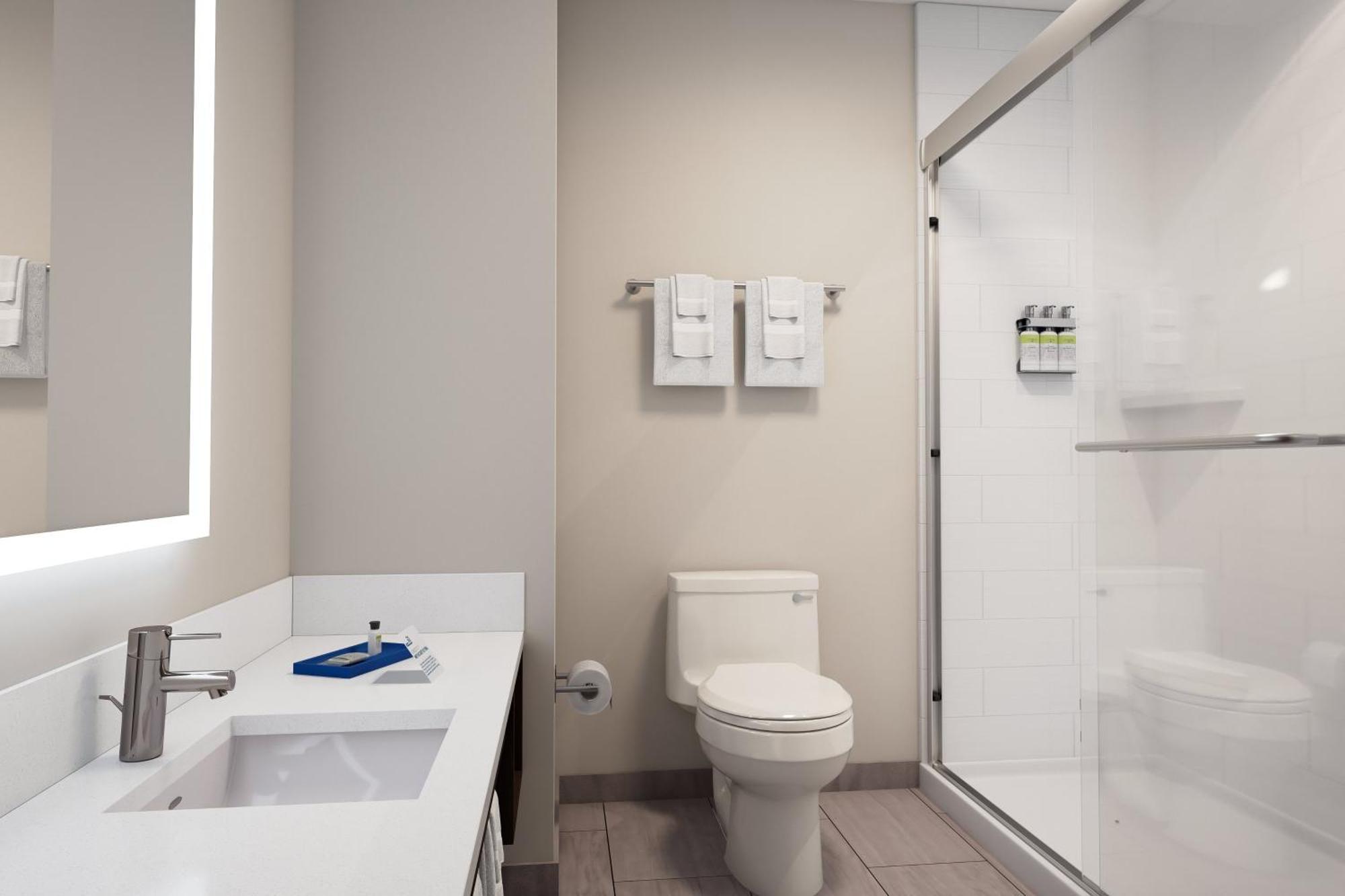 Express & Northwest By Ihg Hotel 2*