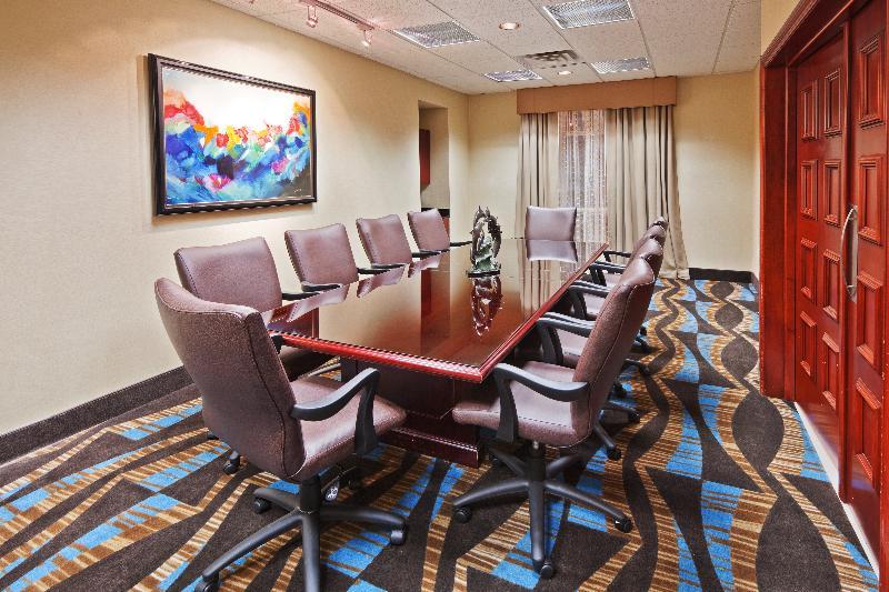 Express & Northwest By Ihg Hotel 2*